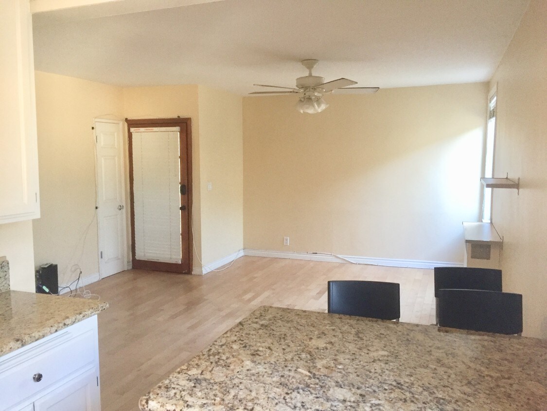 Living Room (Vacant) - 408 17th St