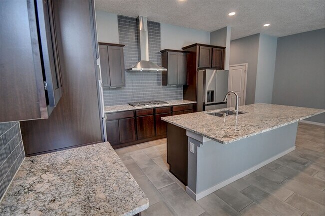 Building Photo - Immediate Move In Available!