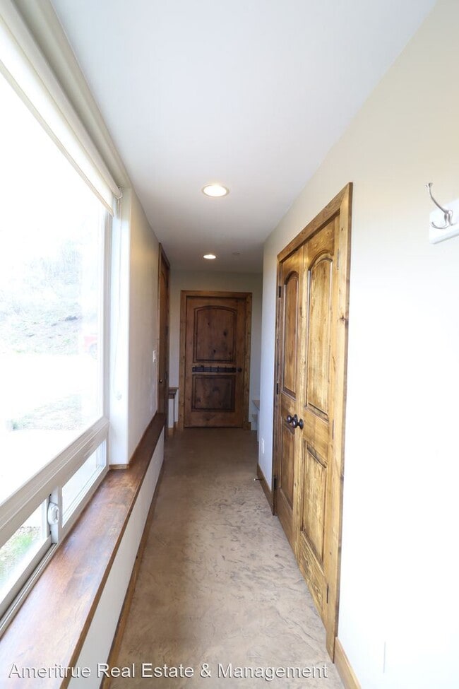 Building Photo - 4 br, 3 bath House - 1675 S. Beaver Bench Rd.