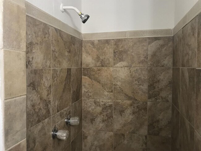 Foto del edificio - 825 W 31st St