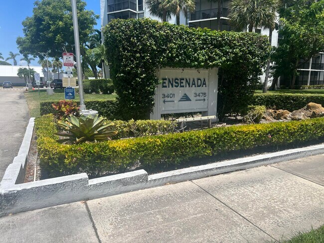 Foto del edificio - 3475 N Country Club Dr