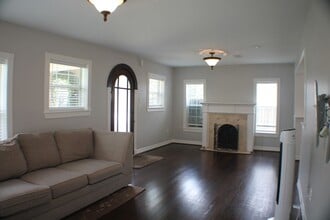 Building Photo - 8234 Bonner Dr