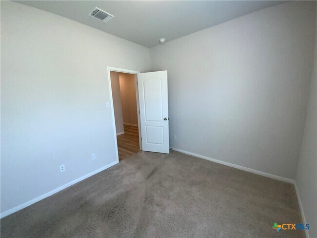 Foto del edificio - 2212 Clove Ct