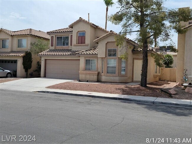 Foto del edificio - HEART OF GREEN VALLEY -- BED & BATH DOWNST...