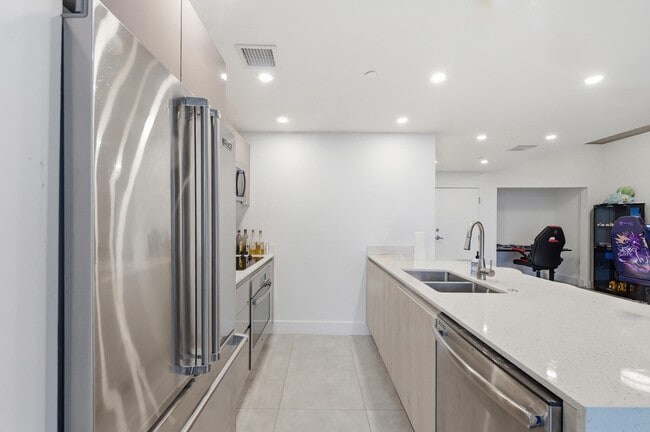 Foto del edificio - 13800 Highland Dr