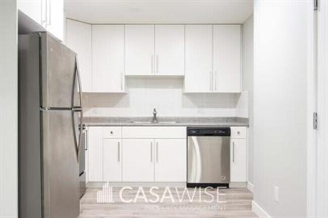 Building Photo - 17507-17565 65 St NW