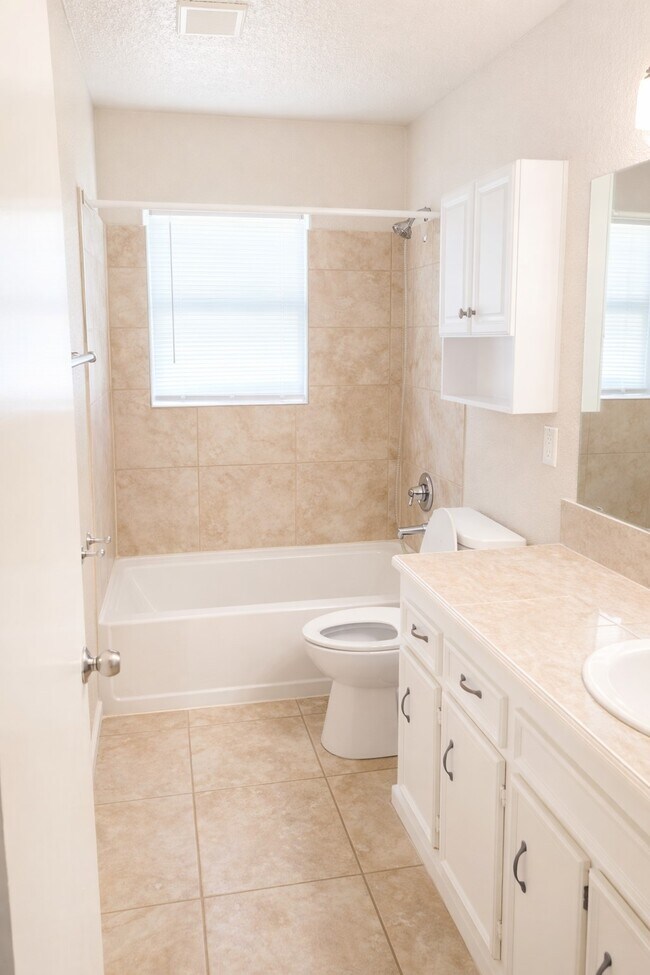 Foto del edificio - 6315 Rosemary Ln