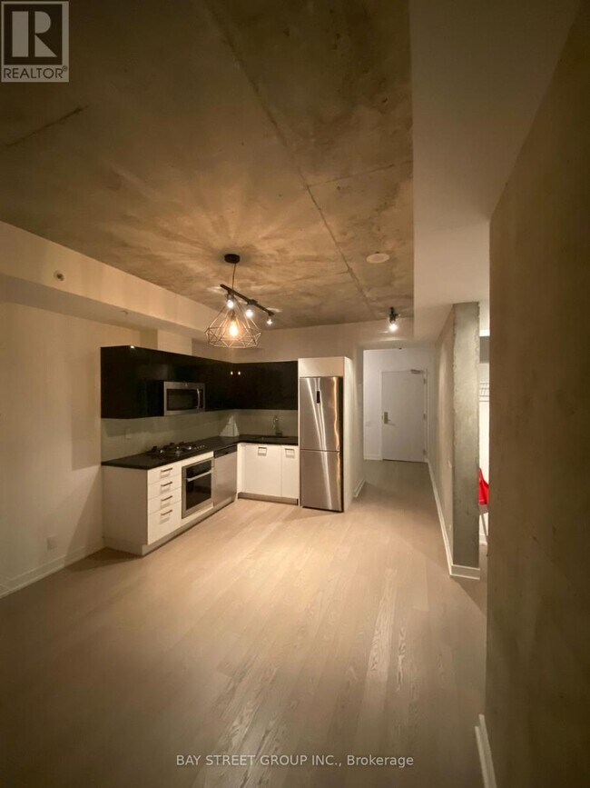 Building Photo - 39 Brant St