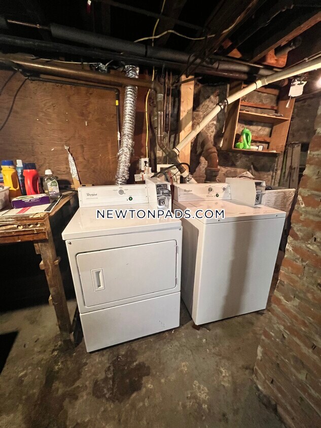 32 Hale St, Newton, MA 02464 Room for Rent in Newton, MA