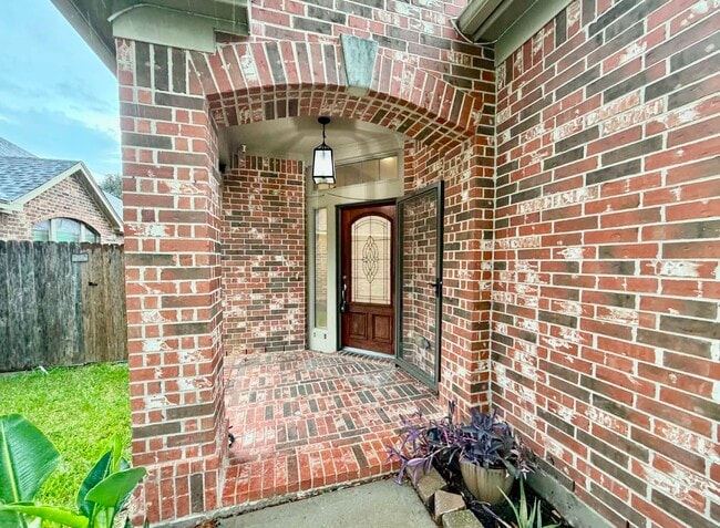 Building Photo - 5607 Wagon Wheel Ln