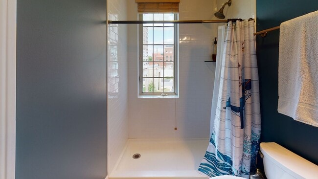 Building Photo - River View Townhome in the East Bank