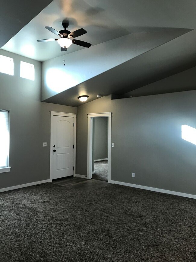 Building Photo - 160 Boulder Dr