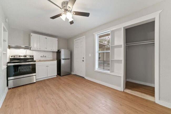 Building Photo - 226 Belmont D San Antonio TX 78202