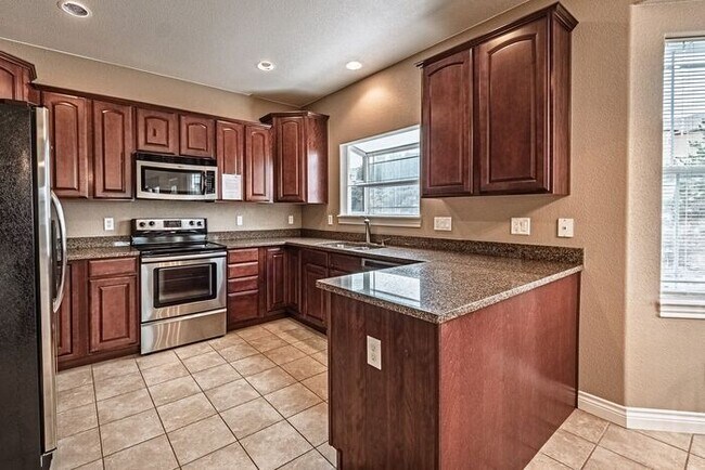 Foto del edificio - Stunning 5BR Home with Luxury Master Suite & Low-Maintenance Yard!