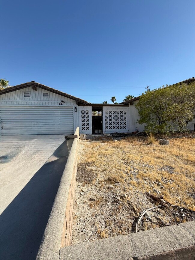 Building Photo - 897 E Racquet Club Rd
