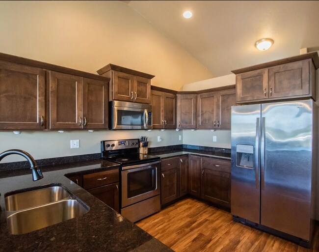 Building Photo - Gorgeous 4 Bed, 2 Bath Home in South Fargo