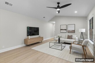 Building Photo - 2215 Post Rd