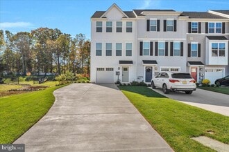 Building Photo - 76 SAND HILLS Dr