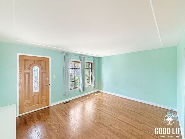 Building Photo - 4521 Maple Ave