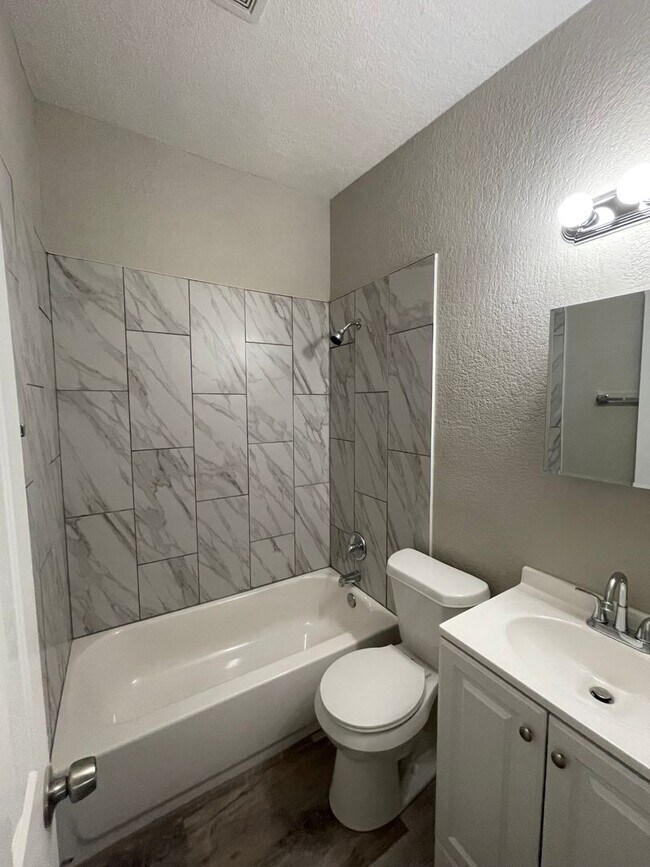 Building Photo - newly renovated, and in a essential locati...