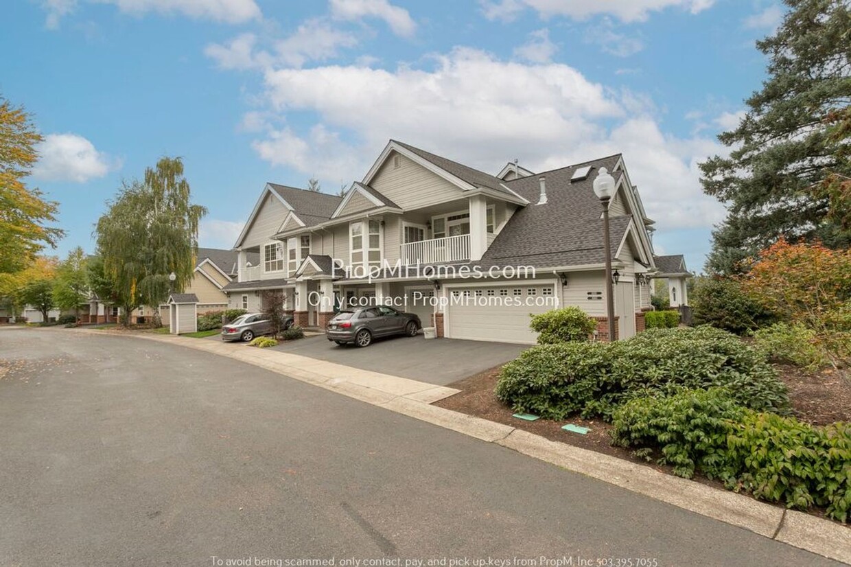 Foto principal - Charming Two-Bedroom Condo in West Linn: M...