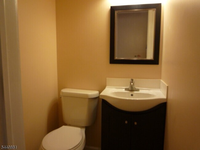 Foto del edificio - 222 Wildflower Ln