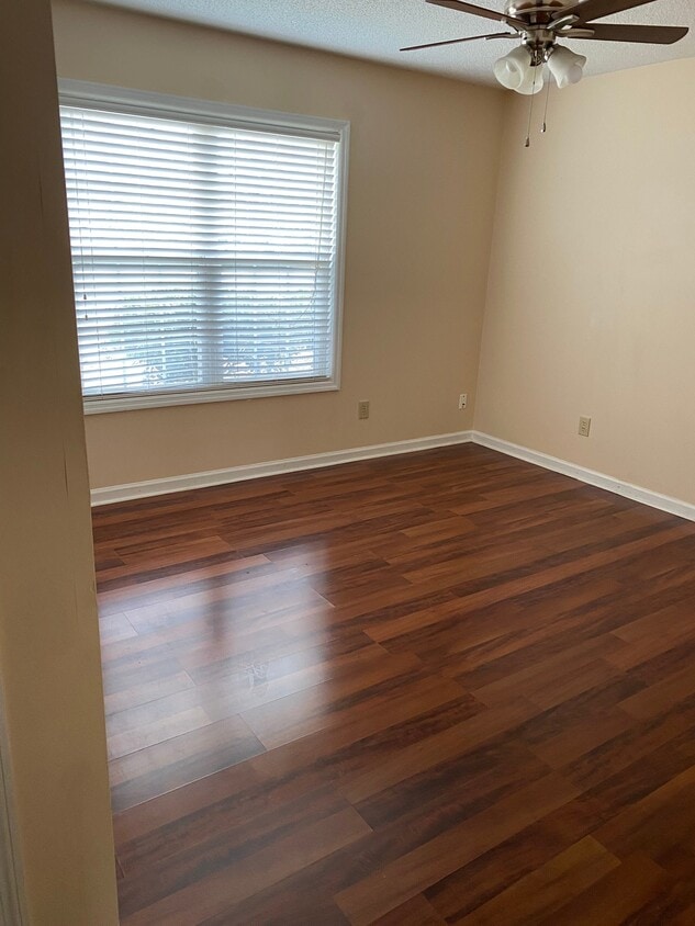 Building Photo - 416 Cedar Dr S
