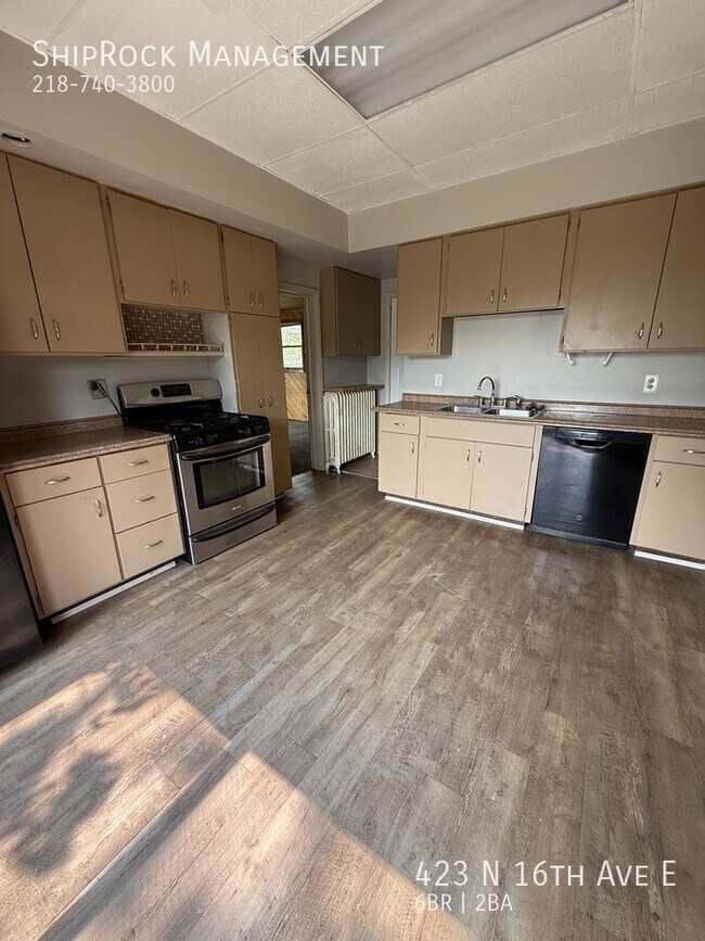 Foto del edificio - 423 N 16th Ave E