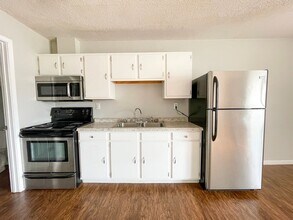 Building Photo - 2604 W Memorial Dr