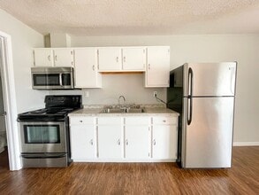 Building Photo - 2604 W Memorial Dr
