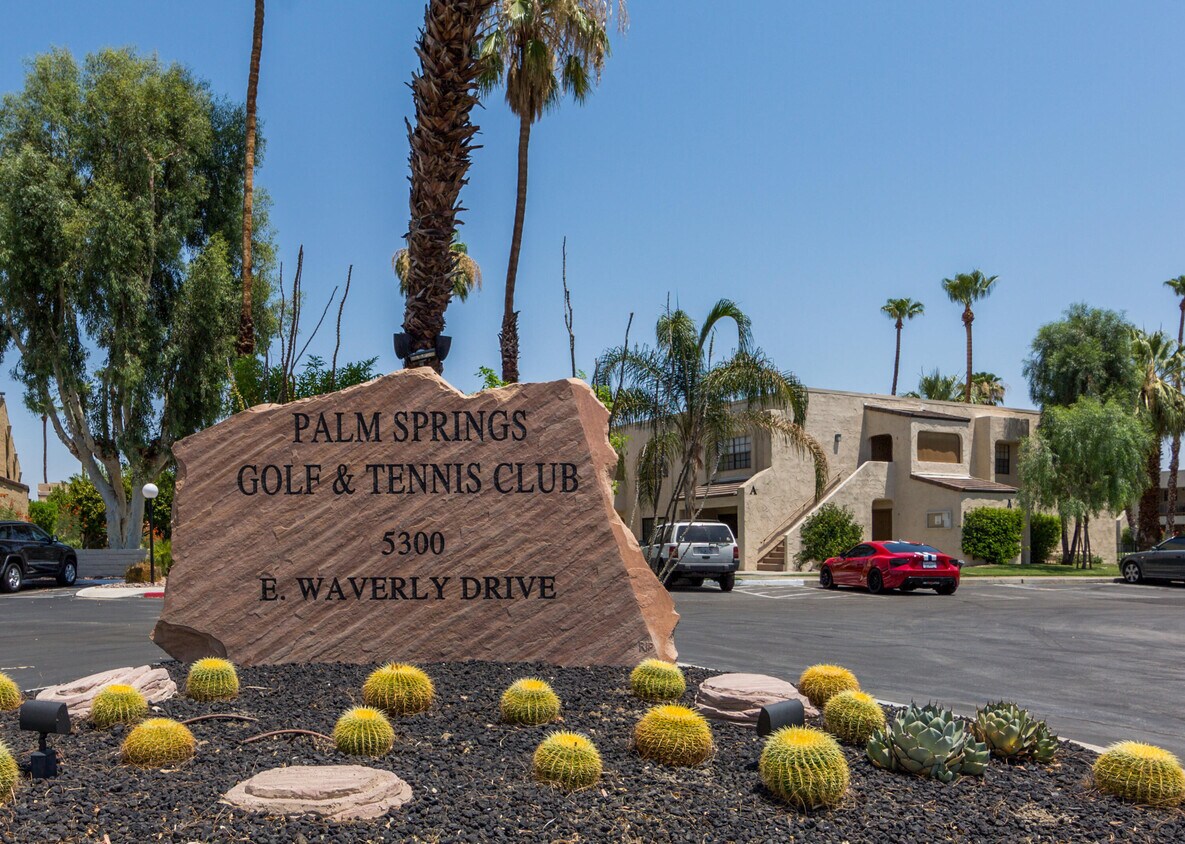 Foto principal - 5300 E Waverly Dr