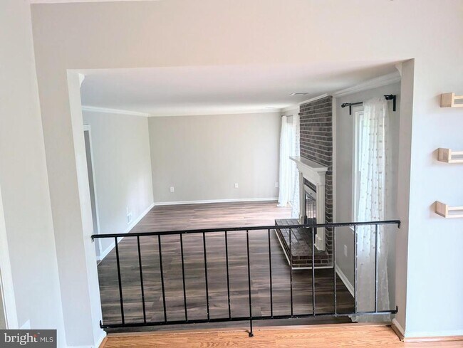 Building Photo - 10128 Roveout Ln