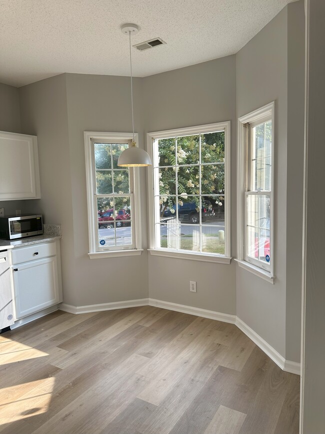 Building Photo - 4008 Charleston Park Dr