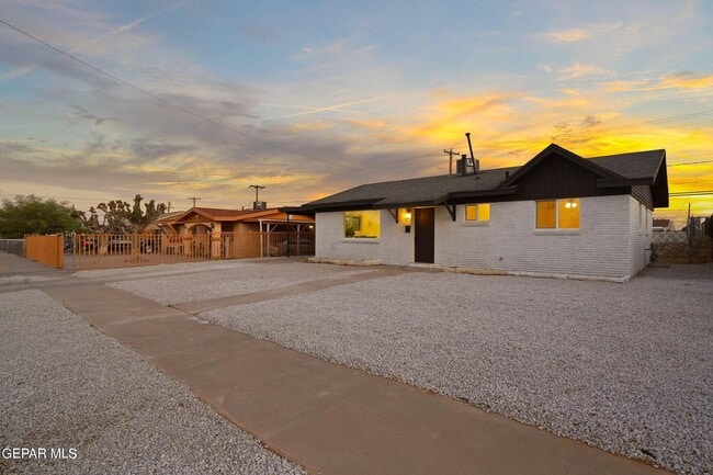 Foto del edificio - 5712 Kensington Cir