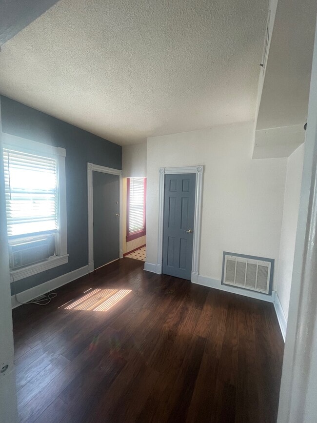 Building Photo - 5051 N Raleigh St