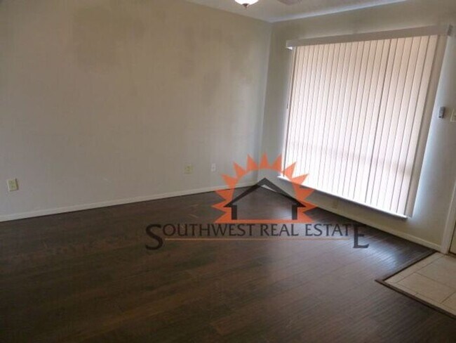 Foto del edificio - Cute 3 bedroom 1 bath one car garage