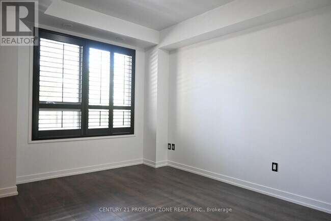 Photo du bâtiment - 2530 Eglinton Ave W