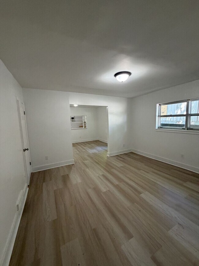 Foto del edificio - 3482 Lamphier Ave