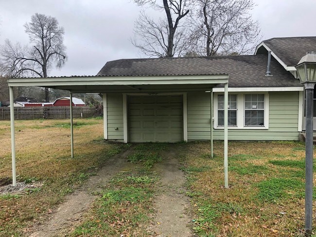 Foto del edificio - 2820 Dogwood Ln