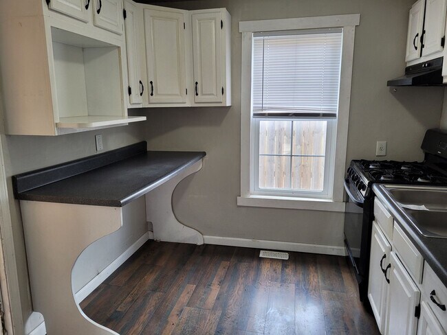 Foto del edificio - 4 bedroom/2 bath home