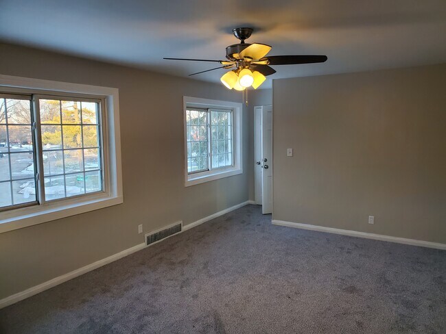 Sala de estar - 656 Greenmount Blvd