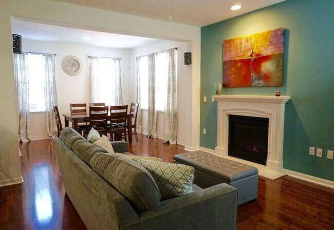 Building Photo - 239 W Santa Cruz Way