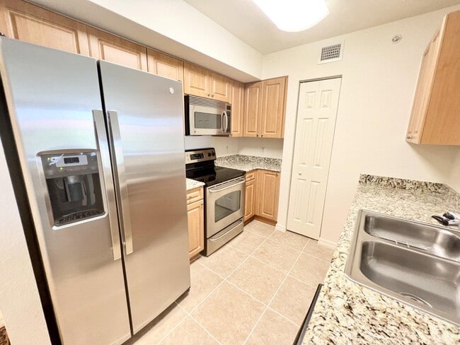 Building Photo - 6761 Heritage Grande