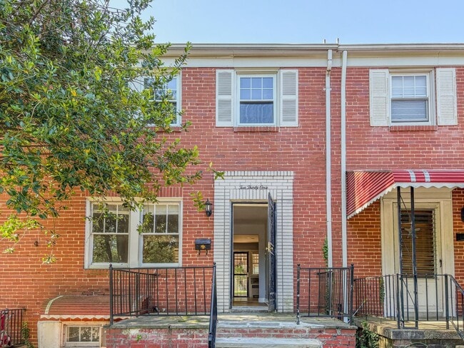 Building Photo - Charming Mid-Century Townhouse in Baltimor...