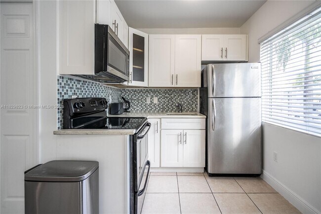 Foto del edificio - 6971 Carlyle Ave