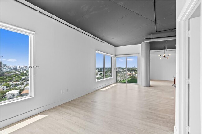 Building Photo - 10 SW South River Dr