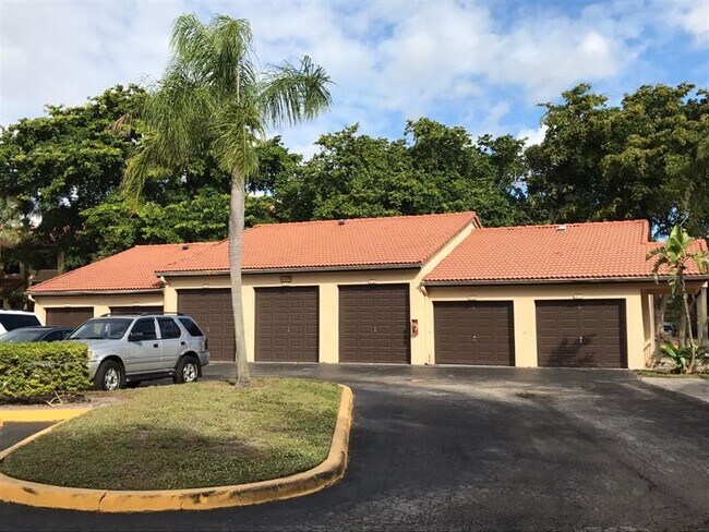 Foto del edificio - 4381 McNab W Rd