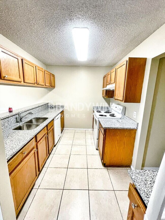 Building Photo - Fabulous 3BR! Be the first one to apply!