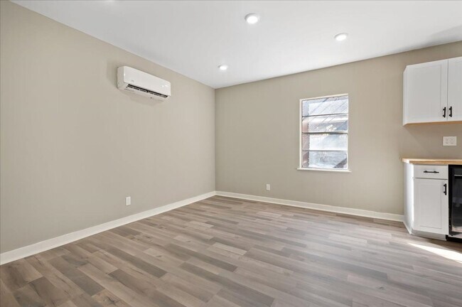Building Photo - 2-Bedroom, 1-Bathroom Lower-Level Unit in ...