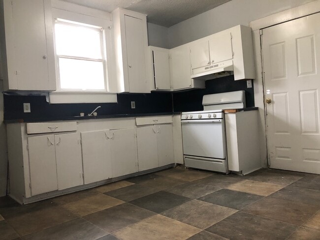 Foto del edificio - 220 Drew Ave